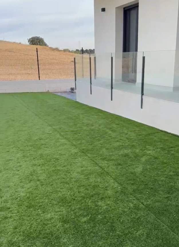 Solado de zona exterior de chalet — Alcorcón, Madrid